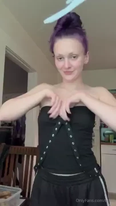 Just flashing yall my lil tits to say hi while i run errands and go to 
