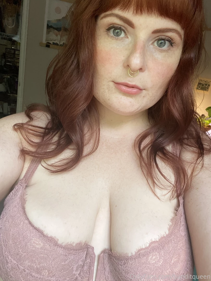 I love how my tits look and jiggle in this bra 