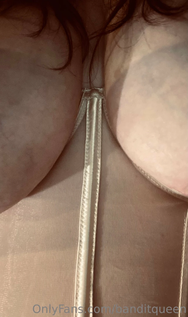 New lingerie makes me wanna show off a lil part 1 