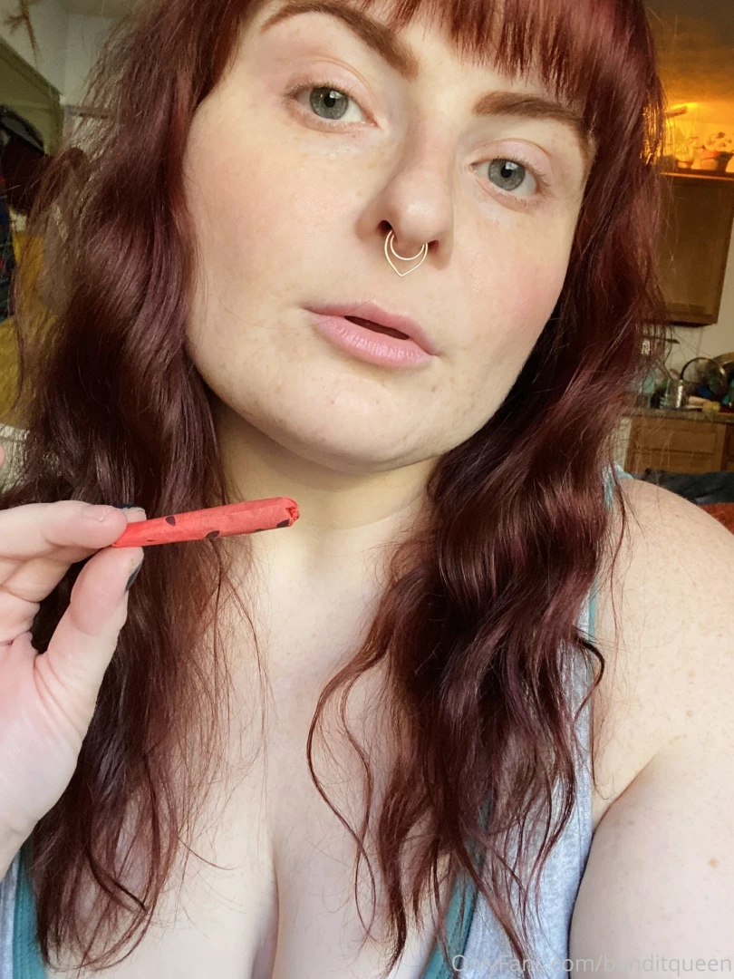 Enjoy an afternoon blunt with me and i ll show you my titties 