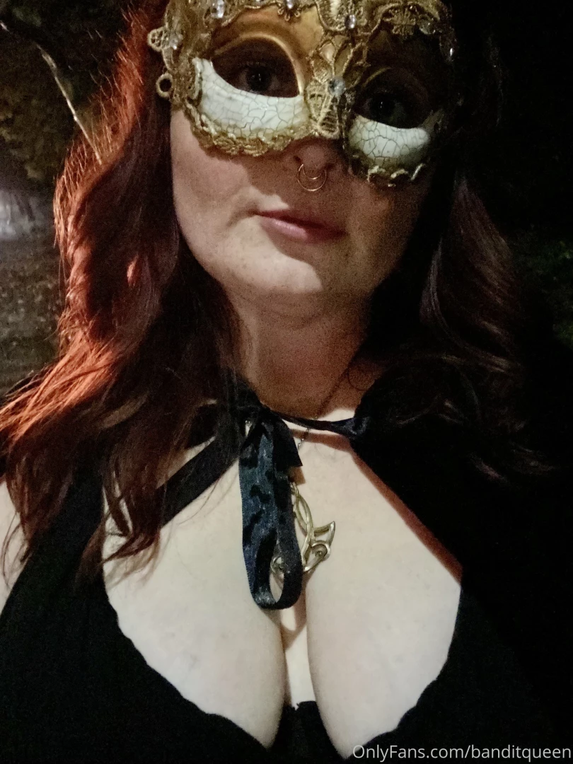 A sneaky video in the bar bathroom because i was feeling horny and 