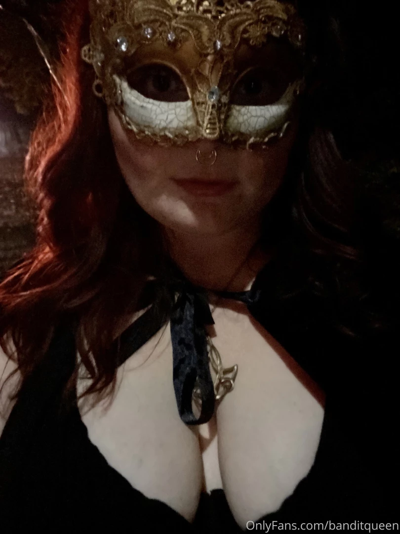 A sneaky video in the bar bathroom because i was feeling horny and part 1 