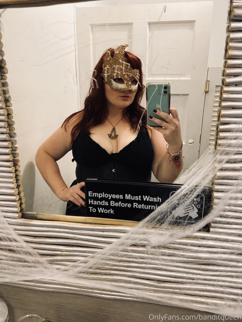 A sneaky video in the bar bathroom because i was feeling horny and part 4 