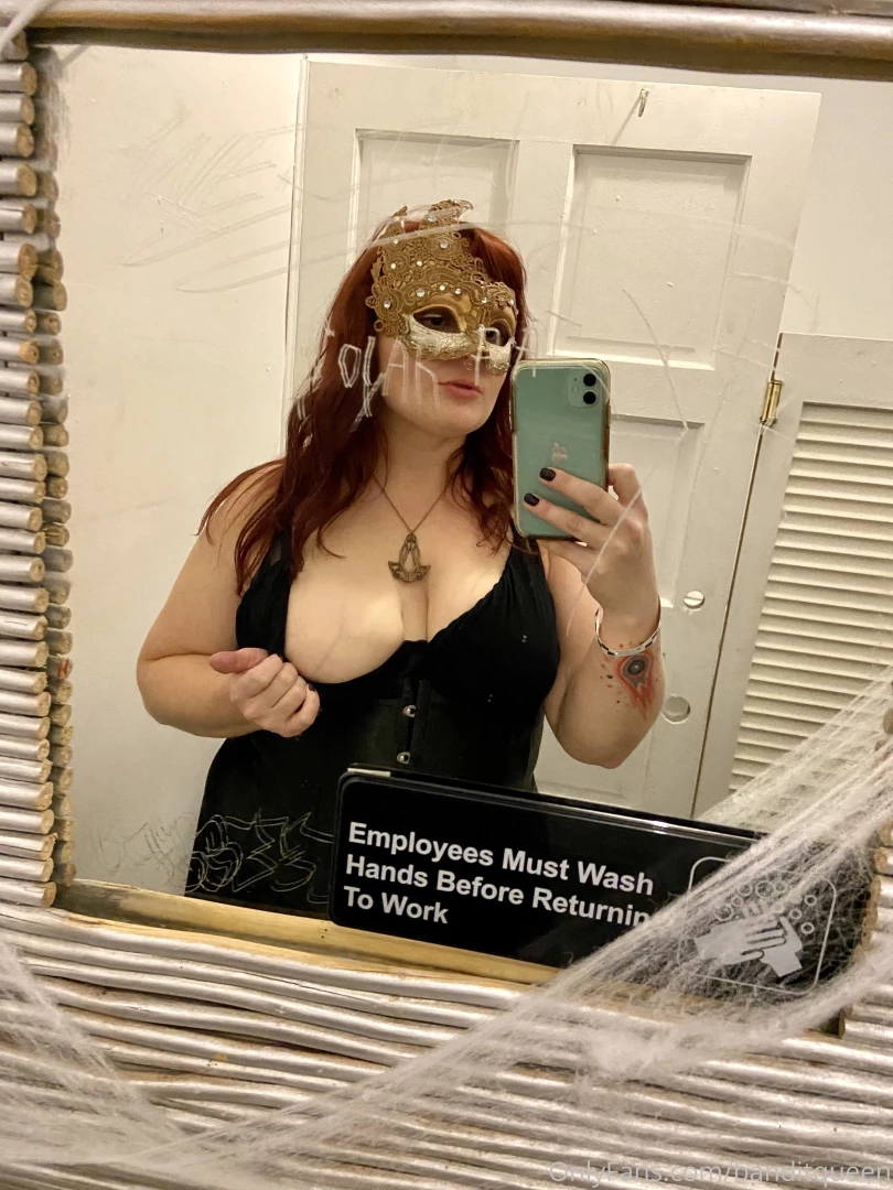 A sneaky video in the bar bathroom because i was feeling horny and part 6 