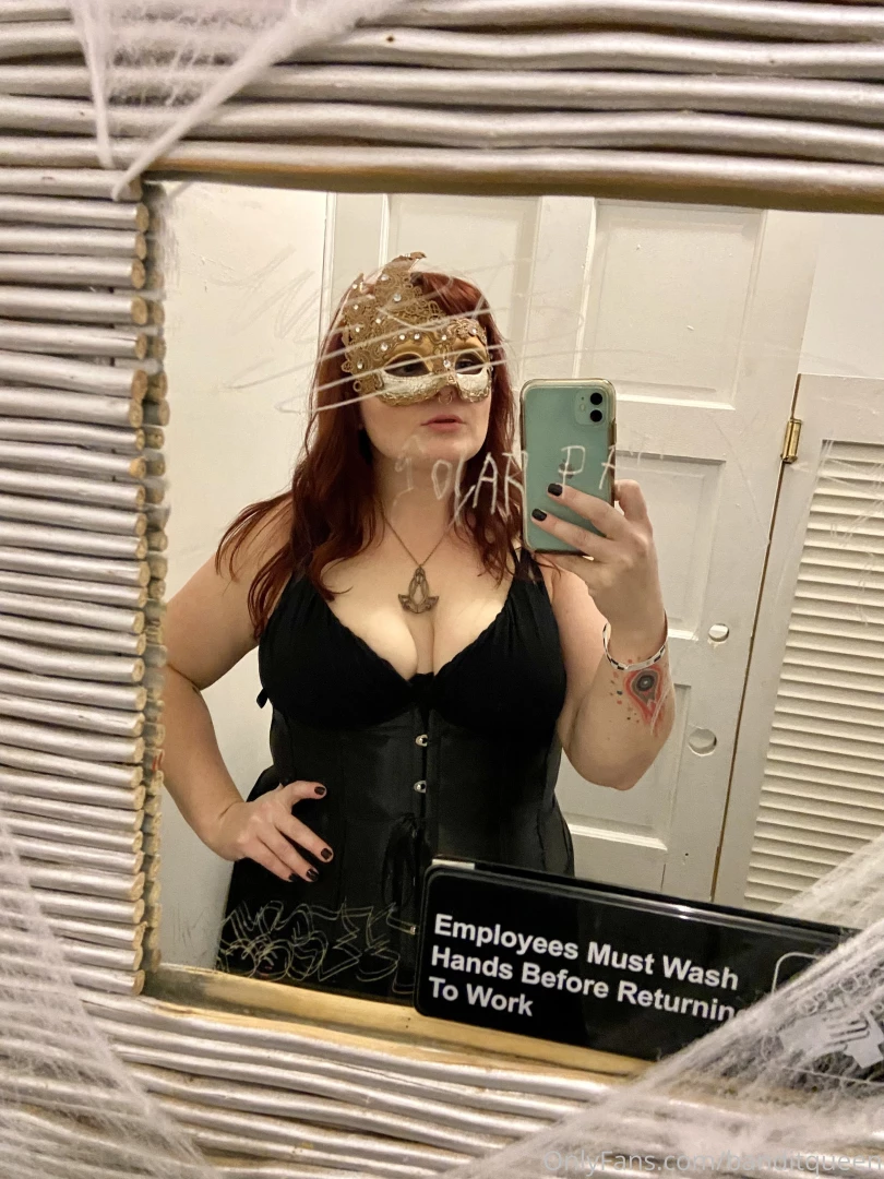 A sneaky video in the bar bathroom because i was feeling horny and part 7 