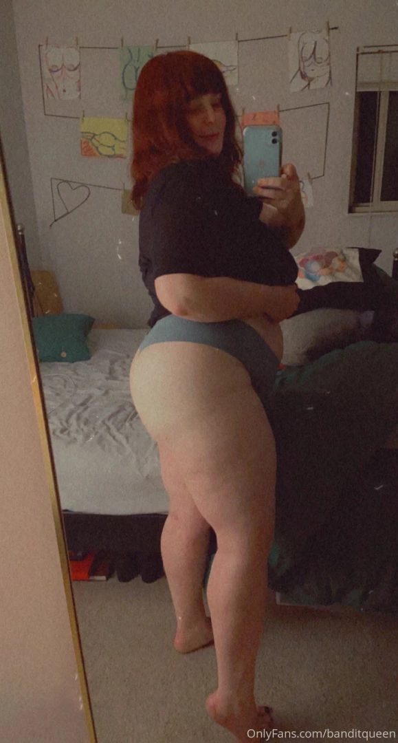 A little spanking and a little ass fingering and a whole lotta jiggle 