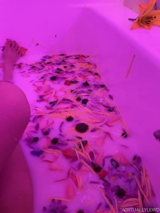 2nd attempt doing a milk bath fail i can t keep the flowers upright by