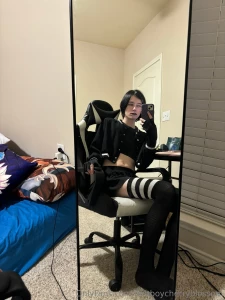 Goth alexis gonna send out vids exclusively to people who have resub