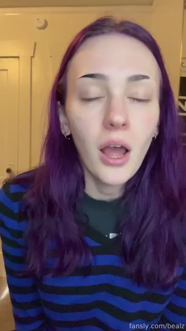 Got suddenly horny during my makeup excuse my half an eyebrow on one 