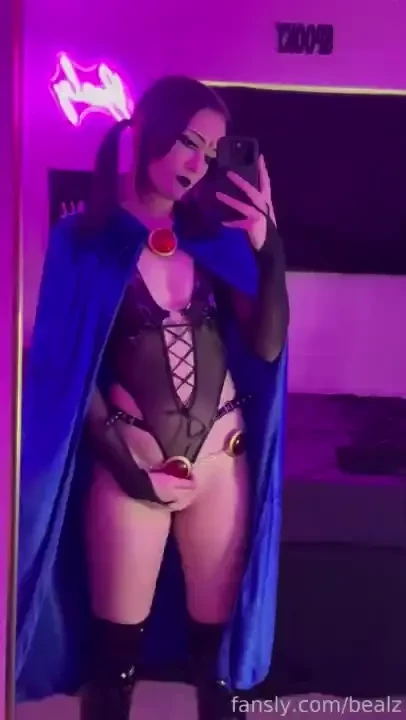 Teaser for sooooo much good content in this look new raven cosplay 