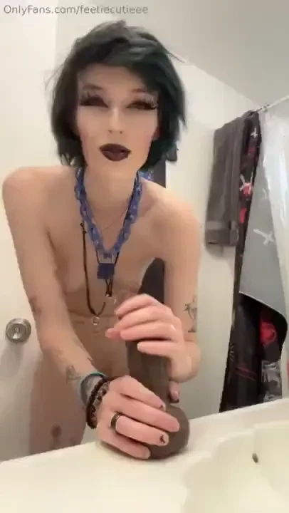 Your pathetic cock disgusts me so i m gonna call my friend to come 