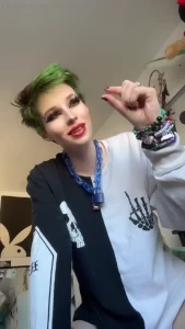 I love crushing tinies with my pussy and eating them too they taste so