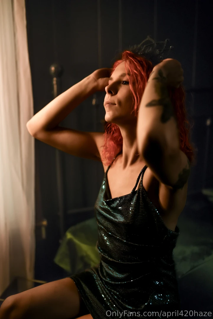 Remember i m the queen give me everything 