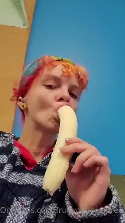 Watch me eat this big banana while i m thinking of you 