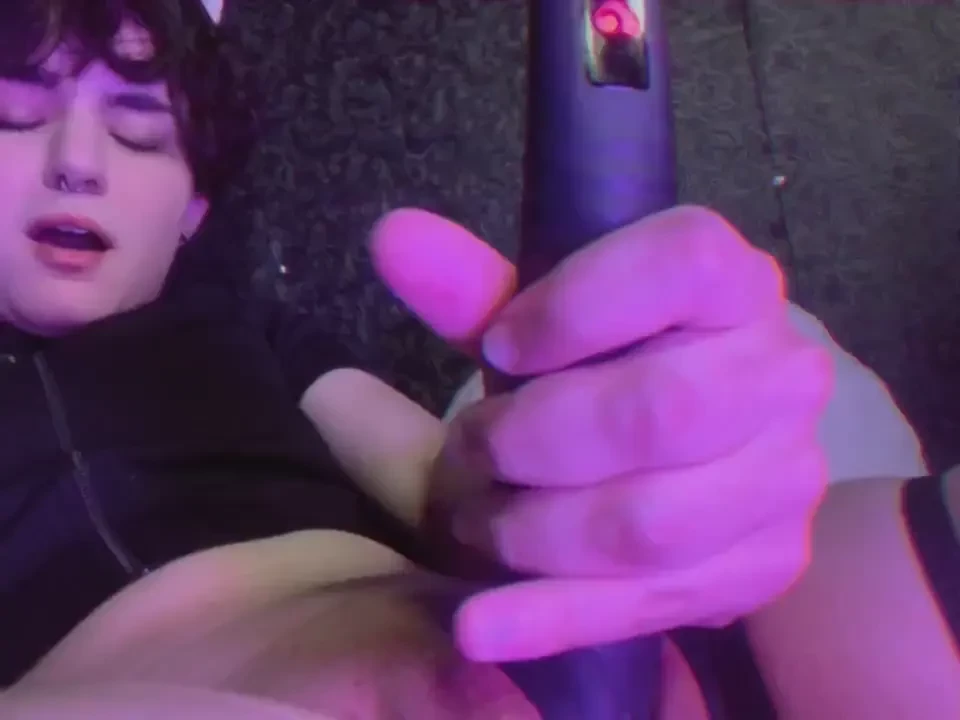 I was able to cum on camera for the first time ever didnt plan on 