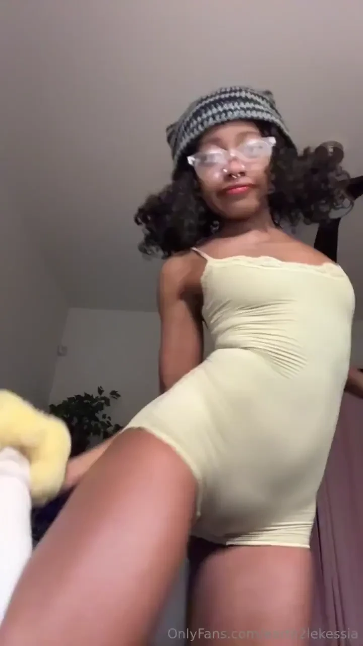 I m soooo bored leave a like if we can chat privately 