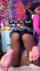 Good morning baby you like what you see i know you love feet content