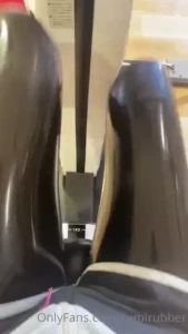 I m working out at the gym now part 1