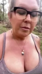 Hey y all happy titty tuesday bouncy bouncy