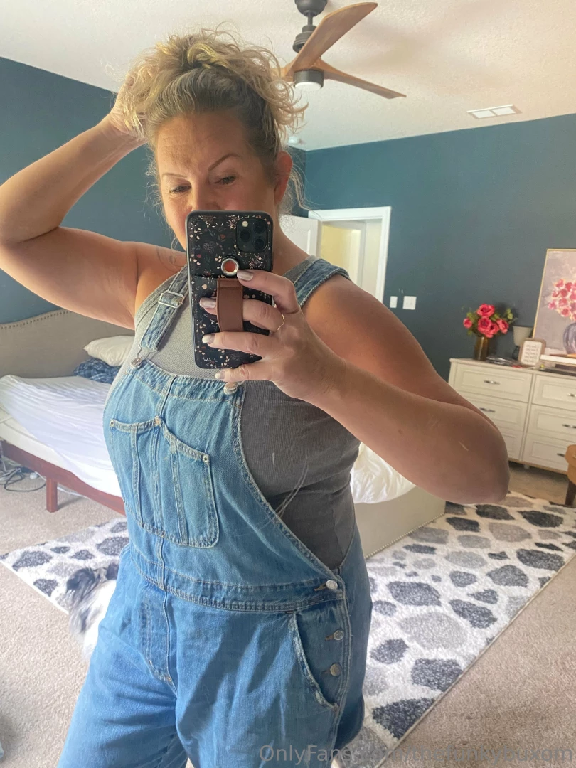 Happy sexy saturday well this isn t sexy but this is me all casual and part 1 