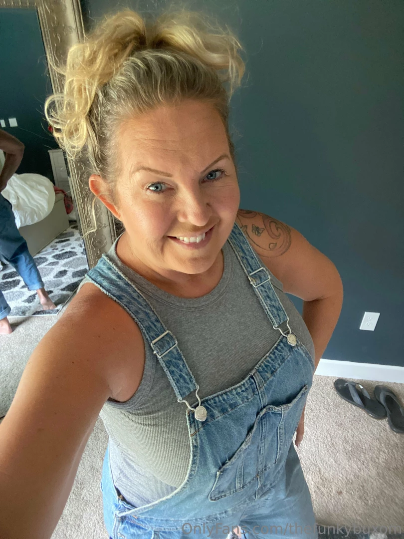 Happy sexy saturday well this isn t sexy but this is me all casual and part 2 