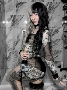 Did ya see this cute outfit i wore today wanna see me ride my 11 inch