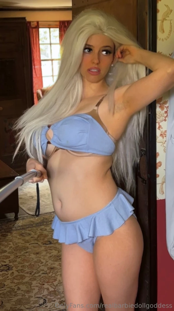 Unlock this post for 26 different modeling pose faces and background 