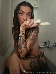 Questa vasca piccola ma se ci stringiamo puoi entrarci anche tu