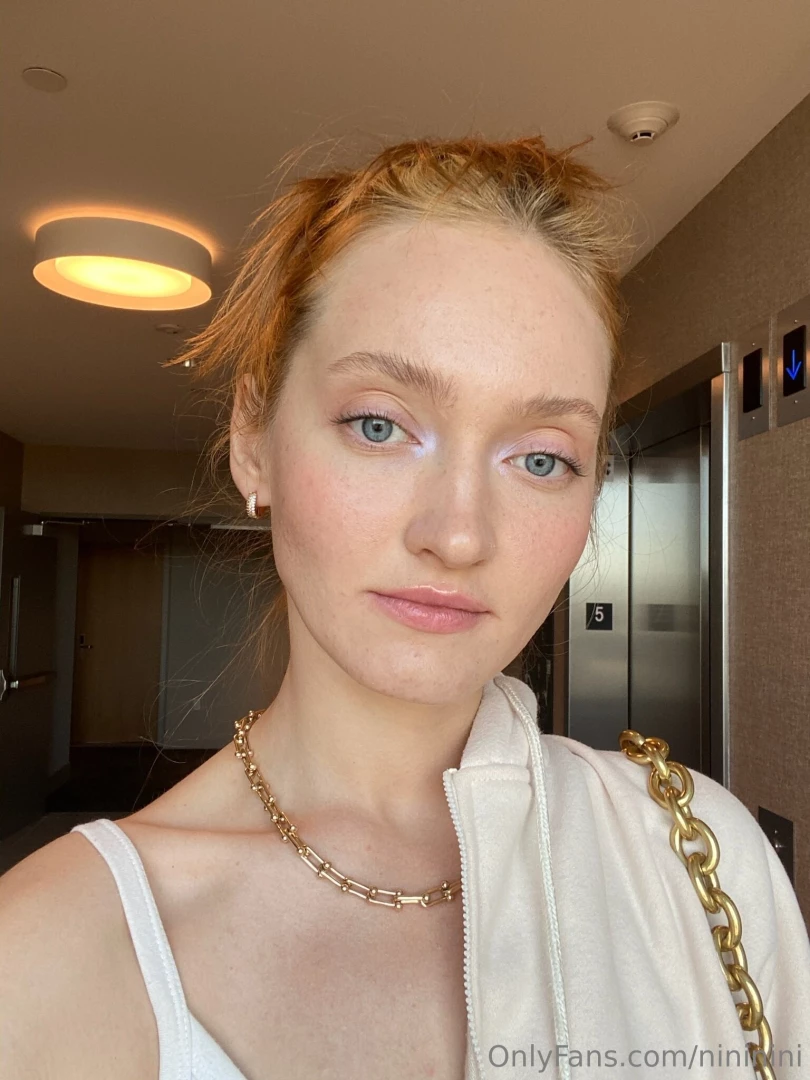 U like me look like this tell me on chat babeee 