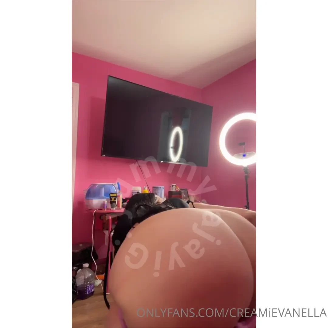Can i shake this phat ass for you before i head to work 