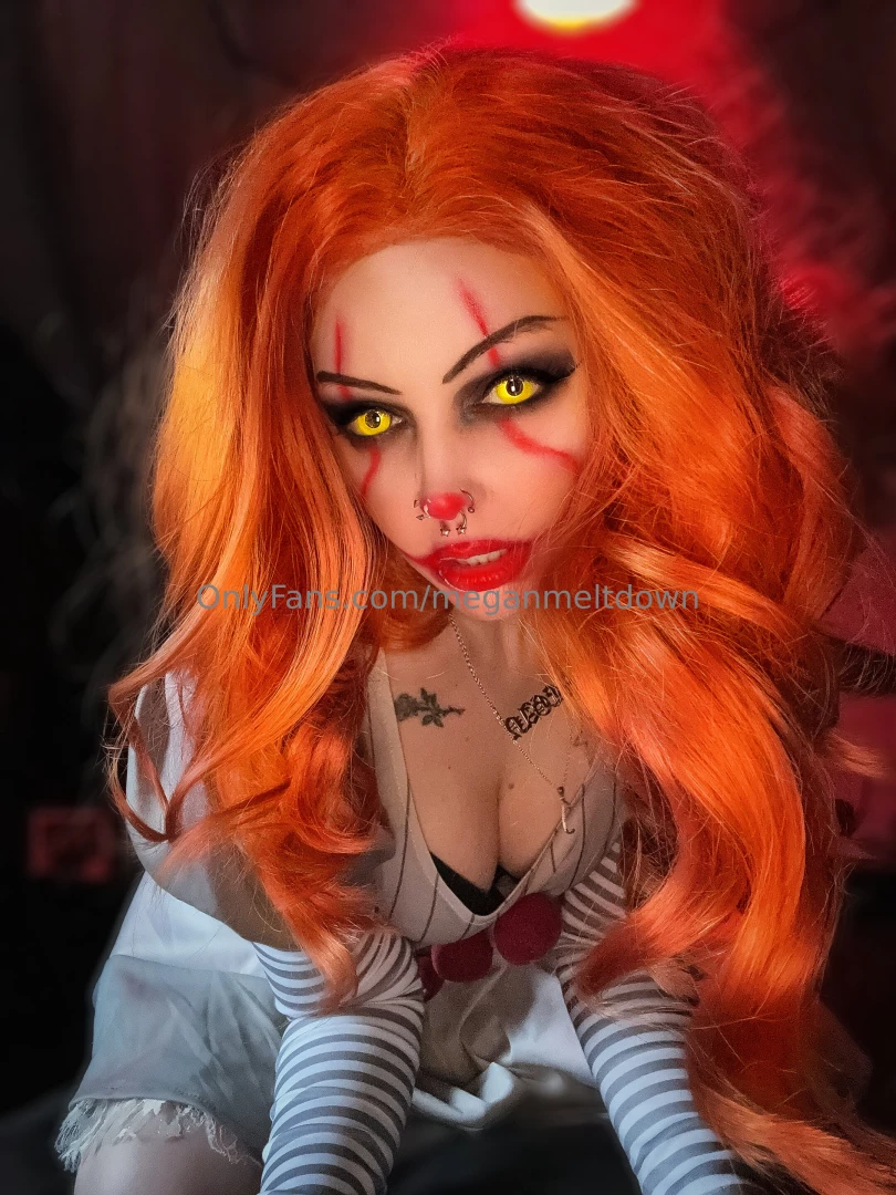 Goodmorning i m in need of new cosplays to keep my content going so 