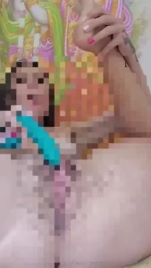 Wanna see how i give a lot of pleasure to myself while i lick my own