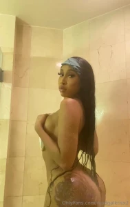 Do you want me to leave the door open while i have a bath