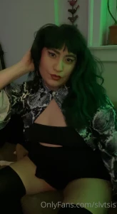 Happy nye babes here s my new years fit now who wants to smooch me at