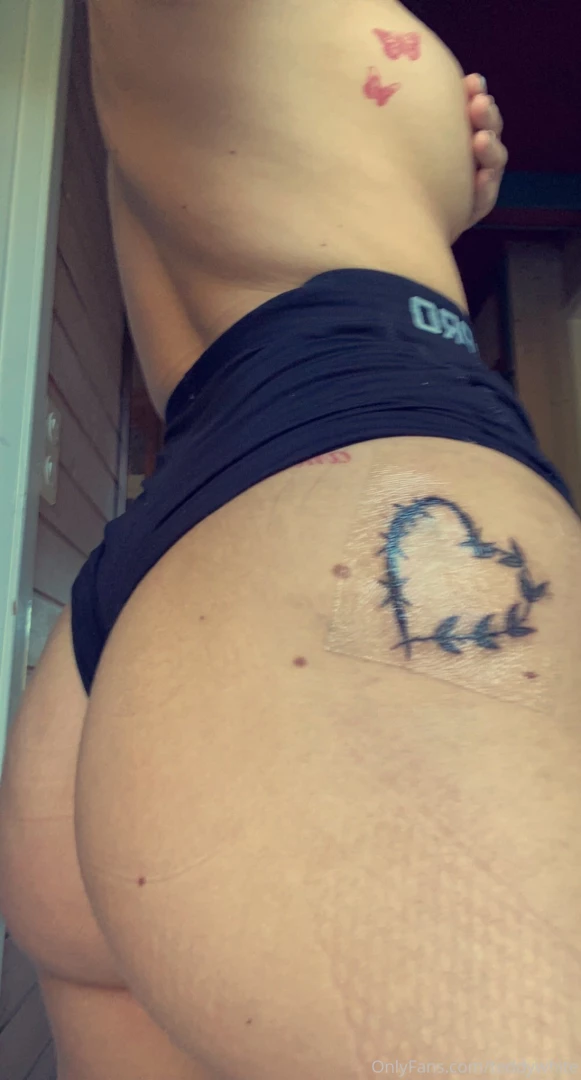 Soooo i did a thing ill give u a better look when the plastic is off 