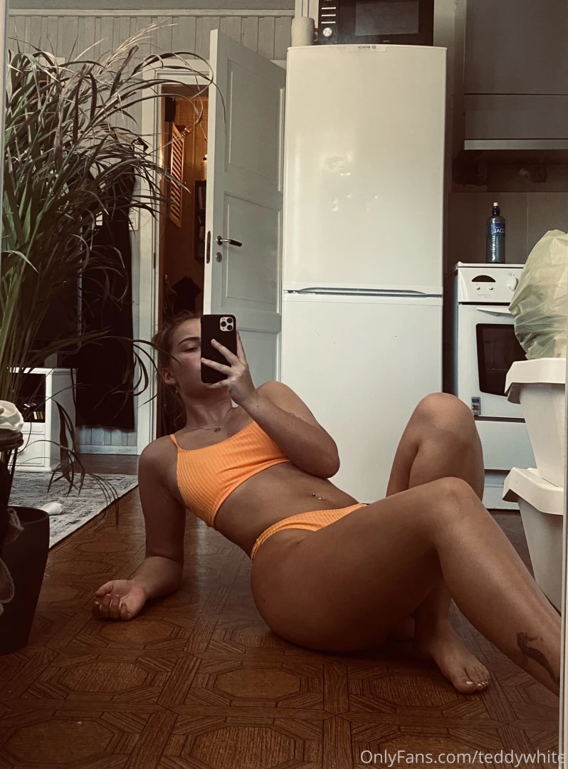 Hi baby how s your weekend been i ve just been tanning and relaxing so 