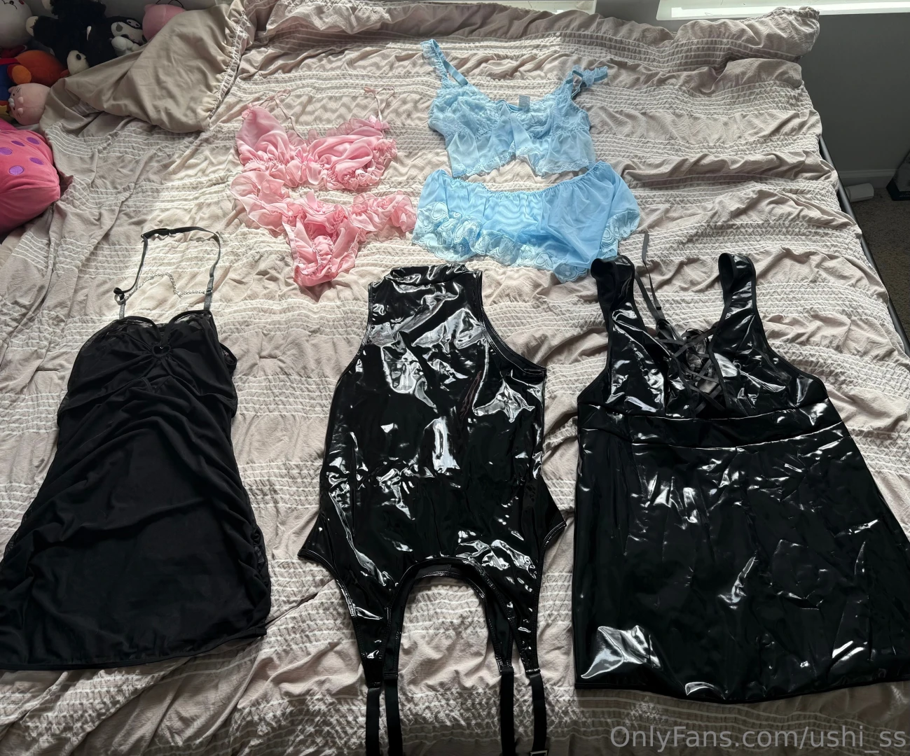 Which outfit should i shoot in today answer quickly plz 