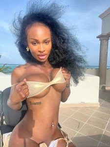 What s your pick-up line if you saw me on the beach already missing