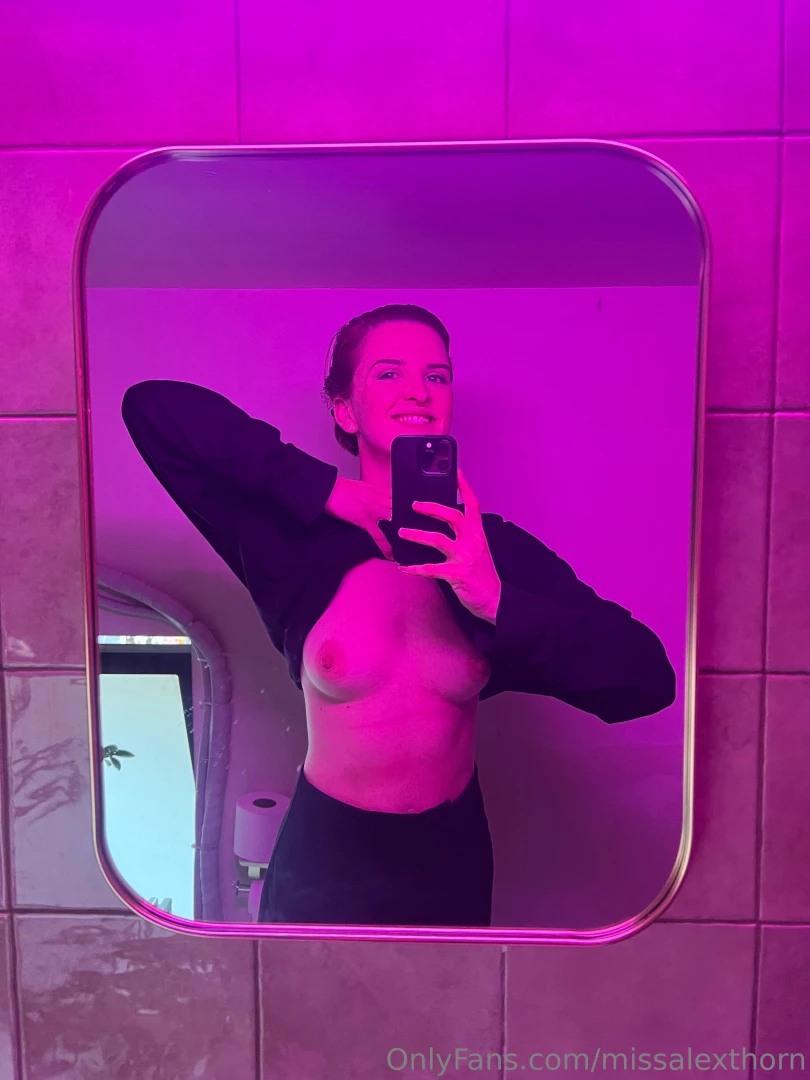 Dunno when the naked bathroom selfies became a thing but my phone is part 4 