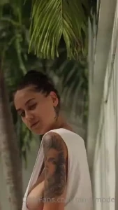 So guys a very secret message soon i will send you an oooooooo video