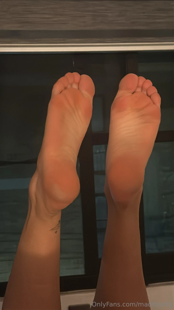 Ok but now look at my pinky soles after shower 