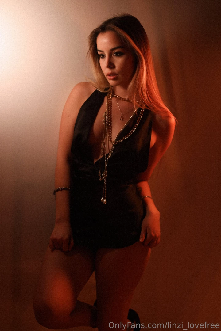 Do you like my dress linzi_lovevip 