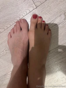 Men size 9 compared to my women s size 14 can you believe how tiny i part 1