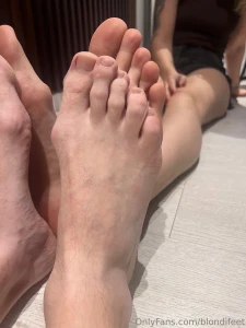 Men size 9 compared to my women s size 14 can you believe how tiny i part 10