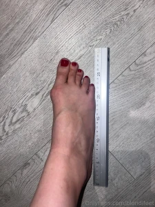 Men size 9 compared to my women s size 14 can you believe how tiny i part 2