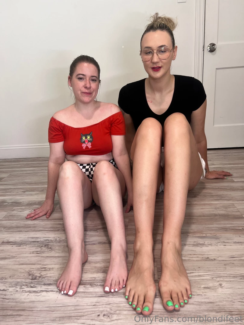 Size 2 vs size 14 do you like bigger feet part 5 
