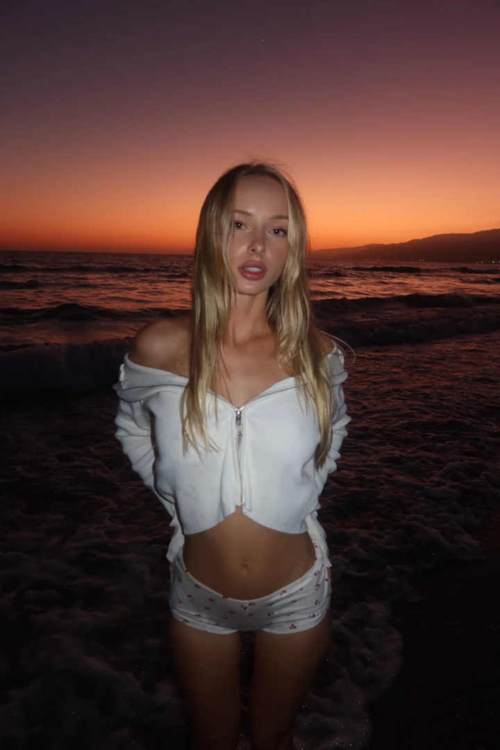 Sunsets nature s way of reminding us to take a break from scrolling 