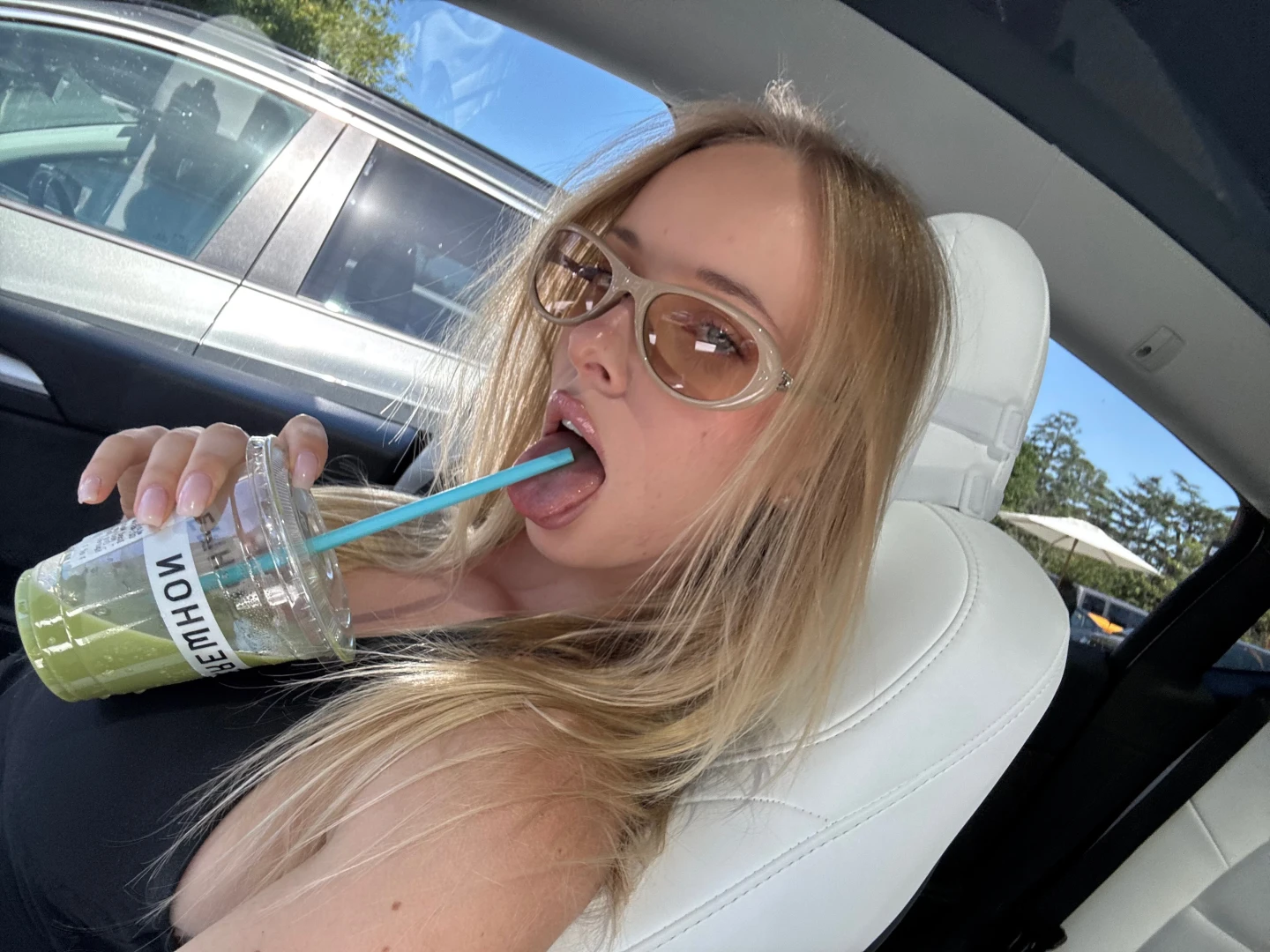 Naughty things during traffic 