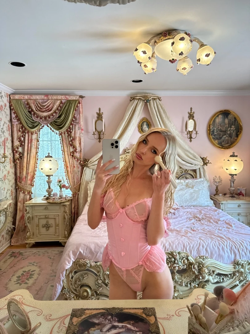 Makeup routine feels like on another level in this room 