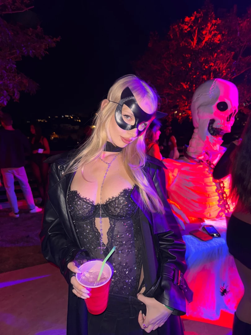 Stop me if you can yes i love halloween so much 